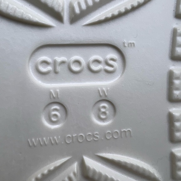 NWT Crocs Classic Cozzzy Holiday Sweater Women's Sandals with CHARMS!! SZ-W8/M6 - Picture 16 of 16